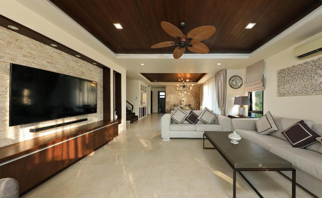 Laguna Park By Goodman Brokers Villa